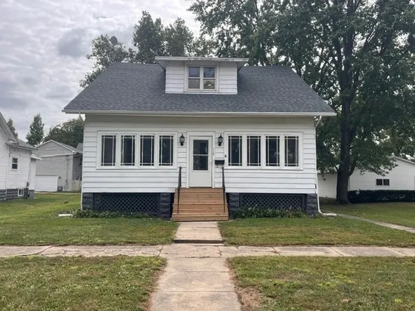 115 E Logan St, Arthur, IL 61911