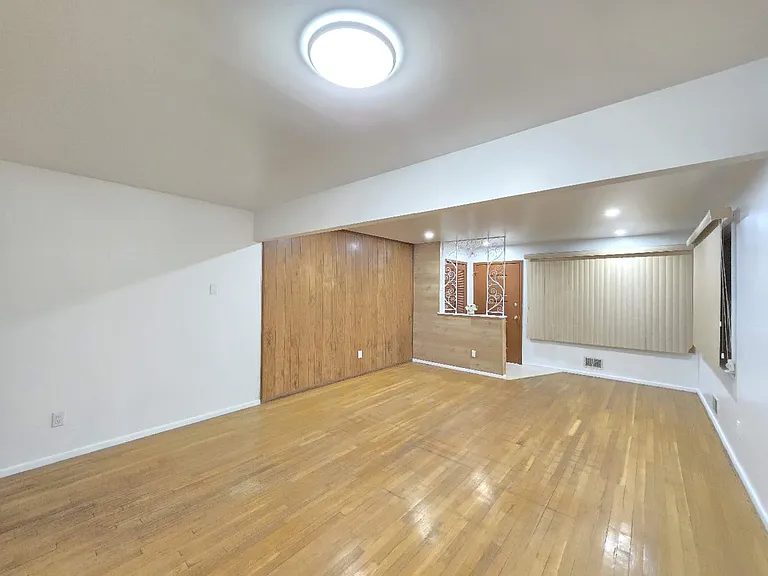 322 Sanilac St — Photo 8