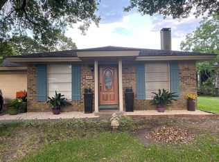 325 White Oak Trl, Bridge City, TX 77611