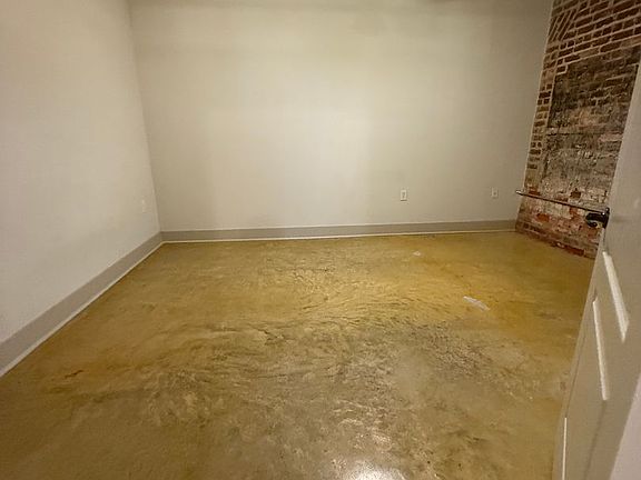 5th image of 533 Main St APT B1