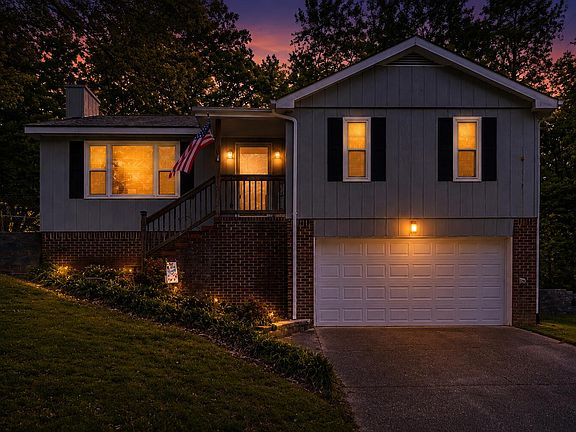 3rd image of 195 Brownwood Cir