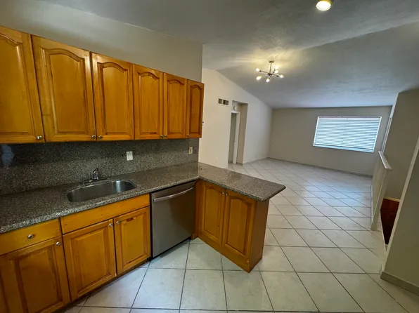 8027 Lake Dr, Miami, FL 33166
