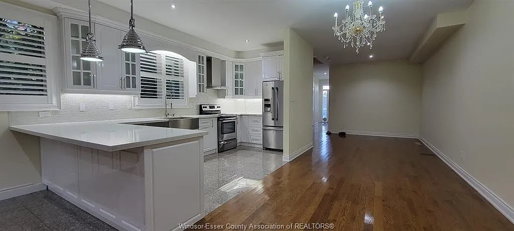 5 bed, 2.5 bath, $3,800 — Photo 2