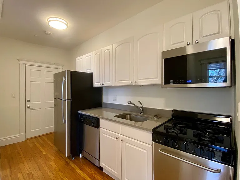 12 Camelot Ct #15R — Photo 32