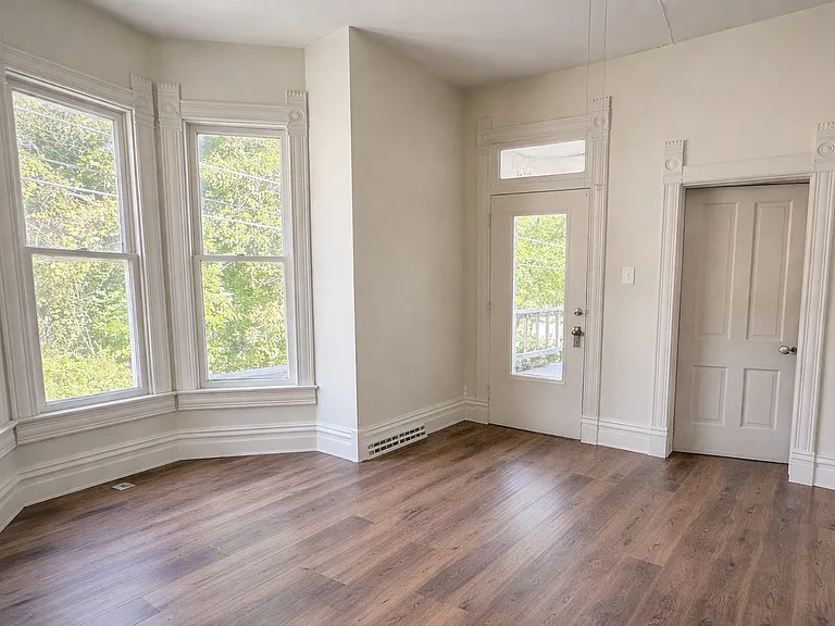 1100 Lowell St — Photo 4