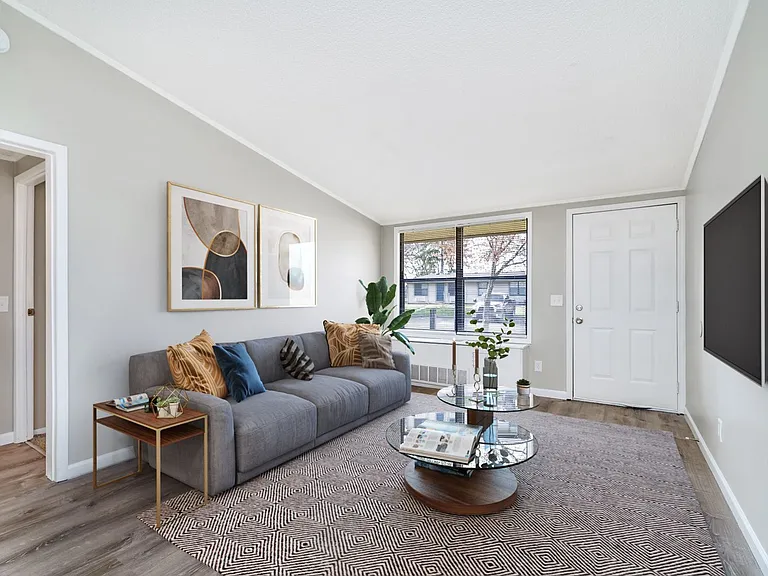 Meadowood Apartments — Photo 2