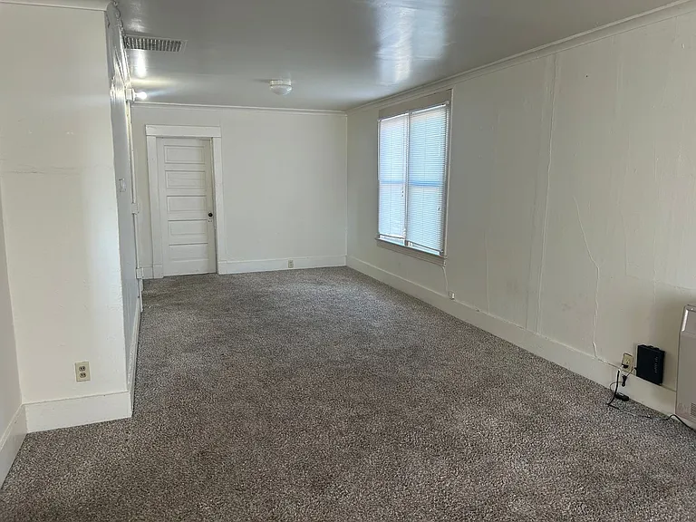 410 E Champion St — Photo 5