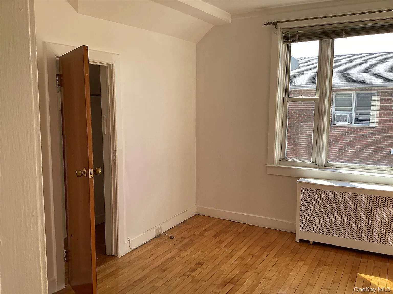 2 bed, 1.0 bath, 2656 sqft, $2,400 — Photo 4