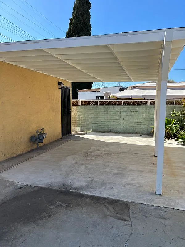2 bed, 1.0 bath, 946 sqft, $2,700 — Photo 2