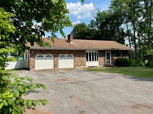 1 Woodland Dr, Bennington, VT 05201