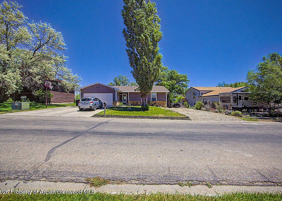 1st image of 735 Finley Ln