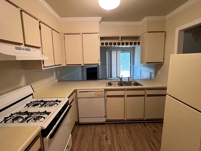 1555A Oakpointe Dr SW #A — Photo 10