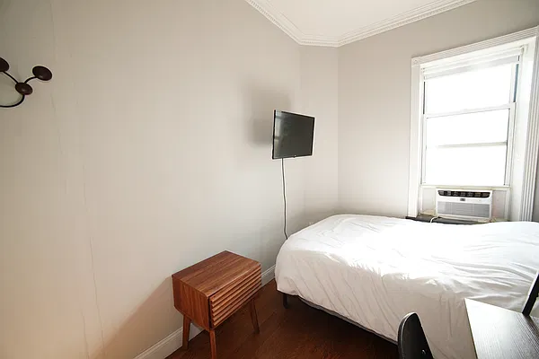 Bedroom, photo 6