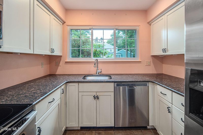4th image of 22 Spruce Court