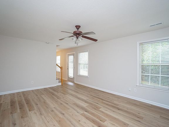5th image of 404 Brenna Ln