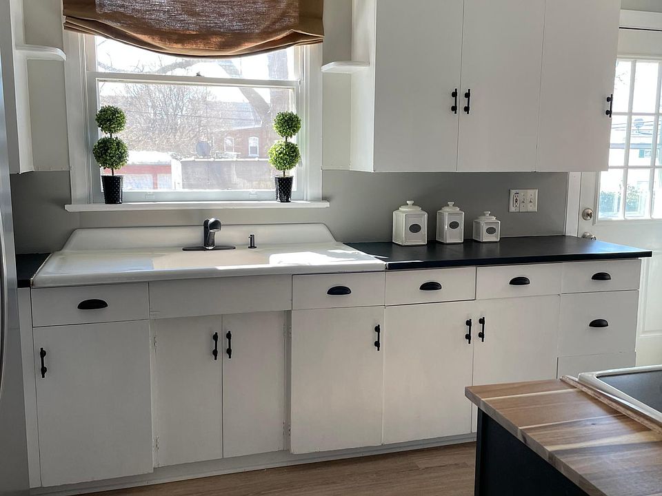 Updated kitchen with a farmhouse vibe.