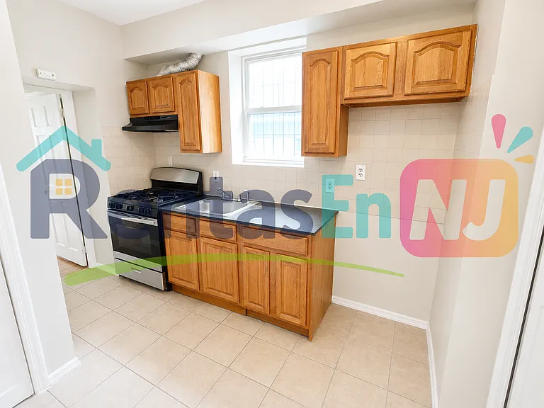 210 N 15th St #4B — Photo 3