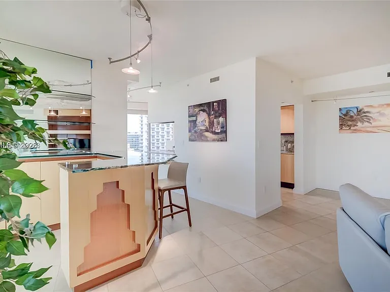 1455 Ocean Dr #902 — Photo 9