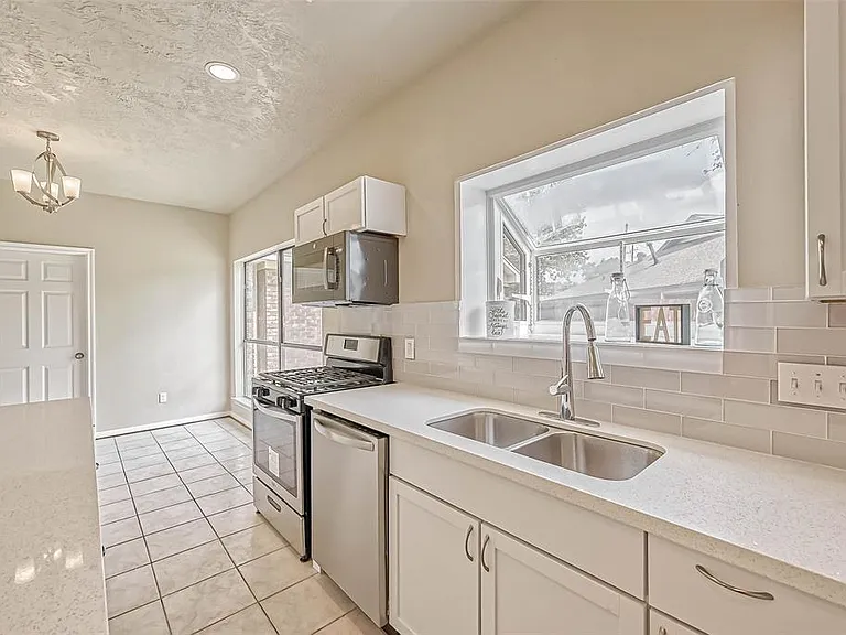 2478 Woodbury St — Photo 46
