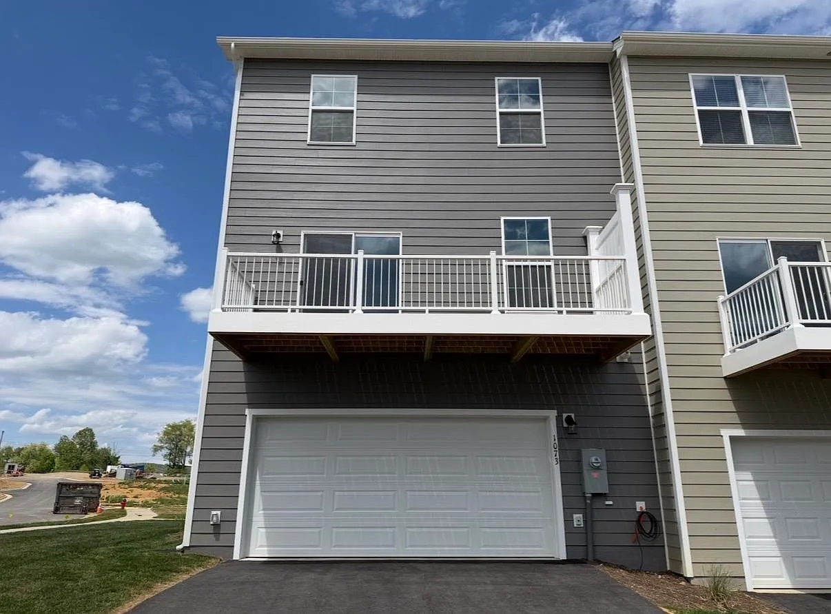 4 bed, 3.5 bath, 2592 sqft, $2,650 — Photo 4