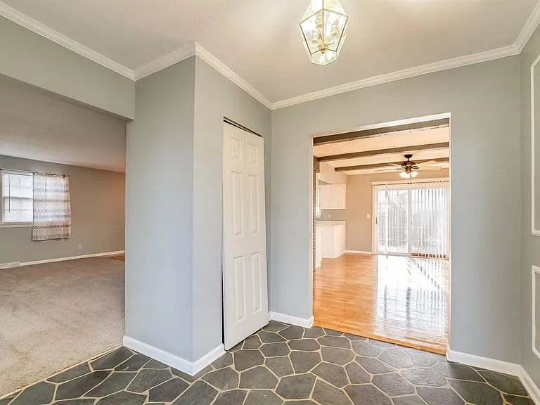 221 Wildwood Pl — Photo 16