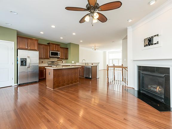 Huge gourmet kitchen!