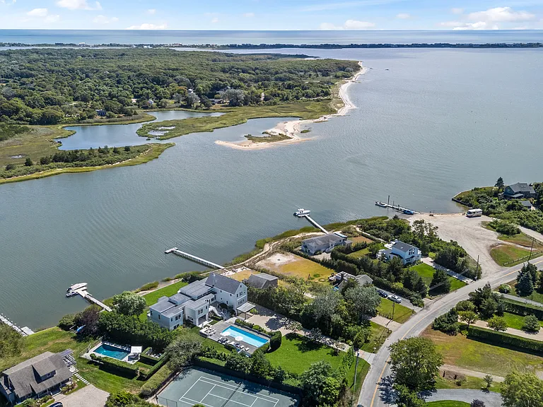 106 Little Neck Rd — Photo 3