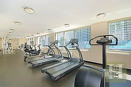 4th image of 333 E 45th St APT 25B