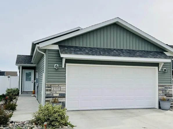 2737 10th St W, West Fargo, ND 58078
