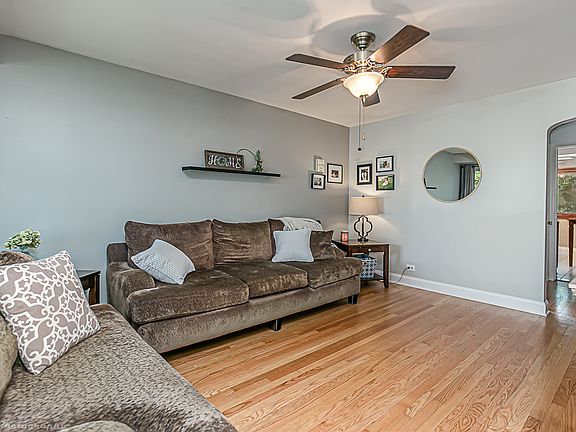 2nd image of 4237 W Fairfax St