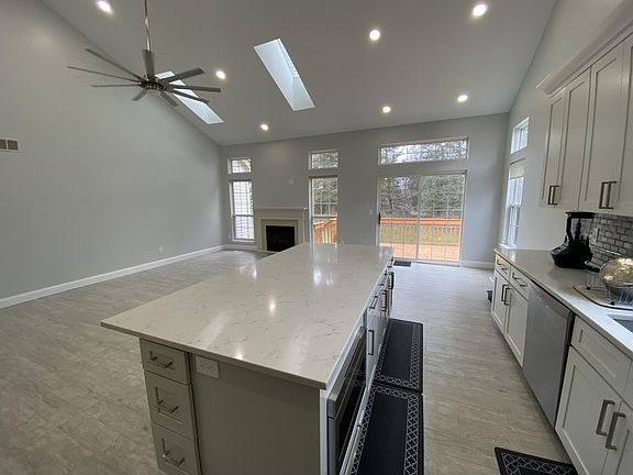 4th image of 360 Four Seasons Dr #360
