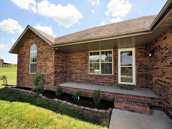 5th image of 174 Oak Grove Ln