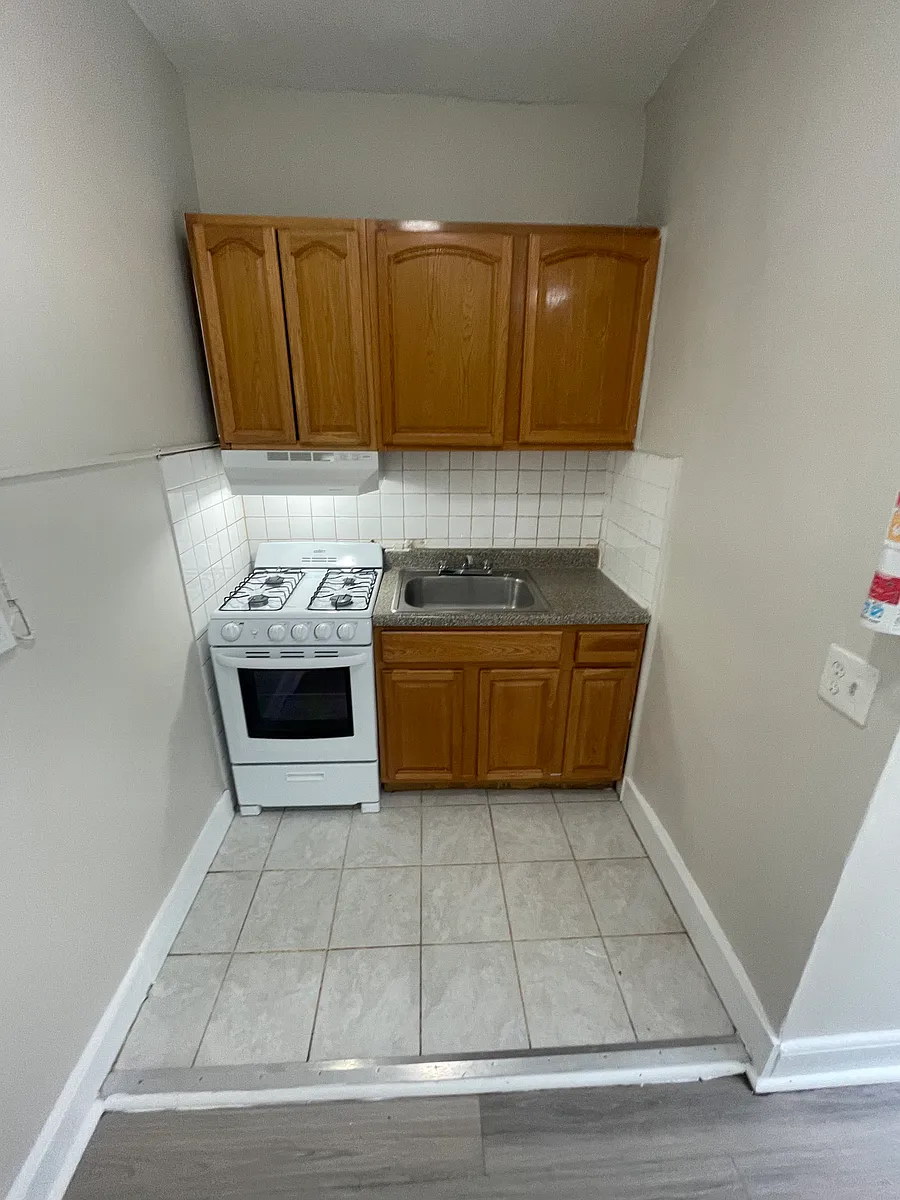 Building Photo - 220 Roseville Ave #303