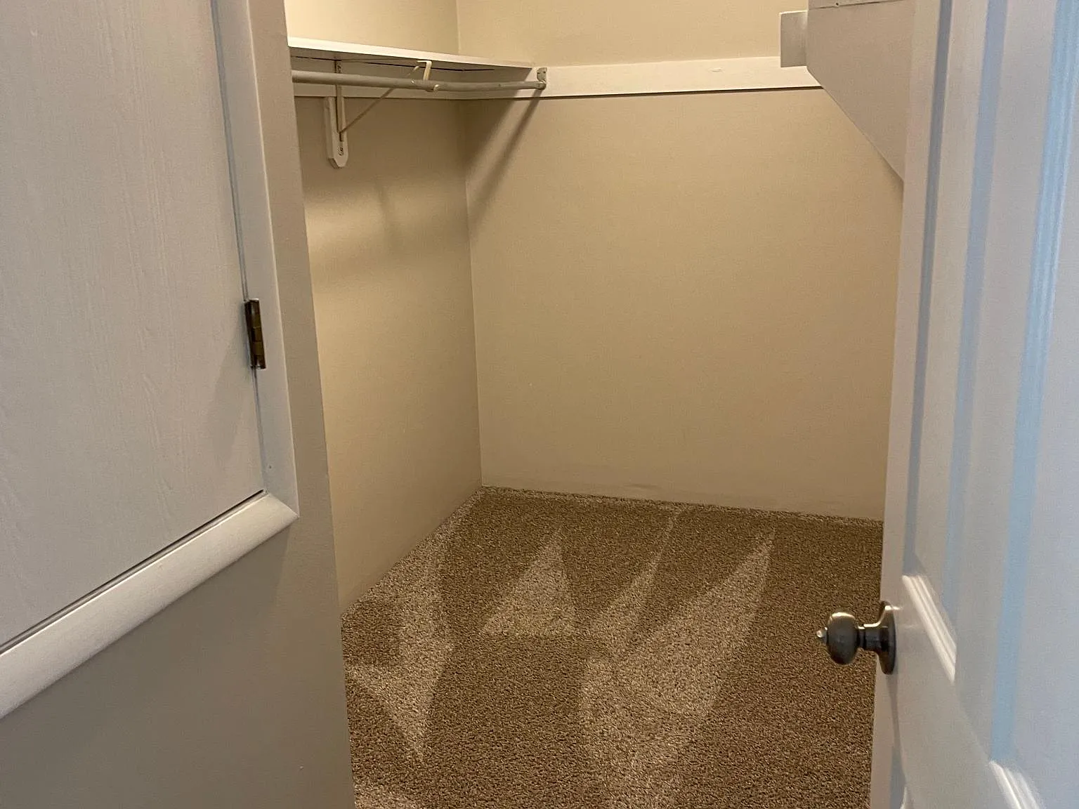 2 bed, 1000 sqft, $1,150 — Photo 3