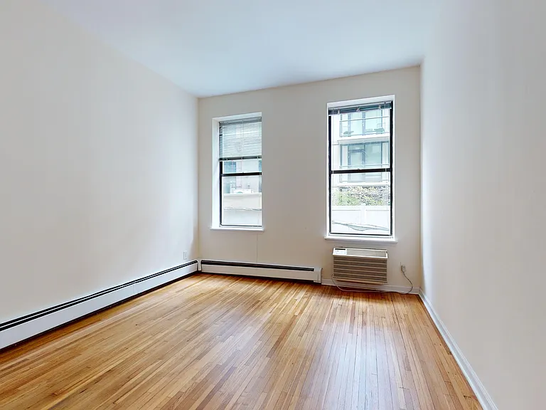 365 W 52nd St #1B — Photo 8