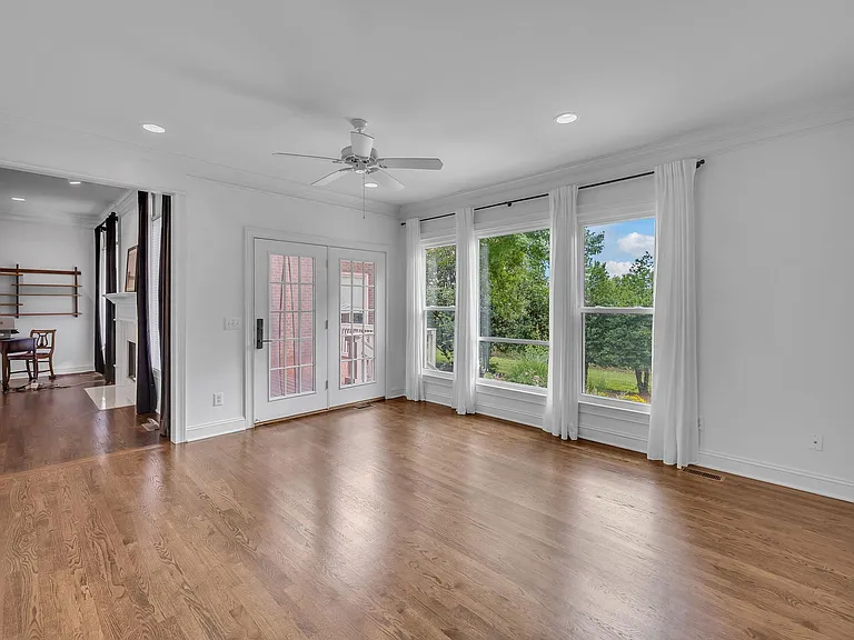 729 Harrow Ln — Photo 14