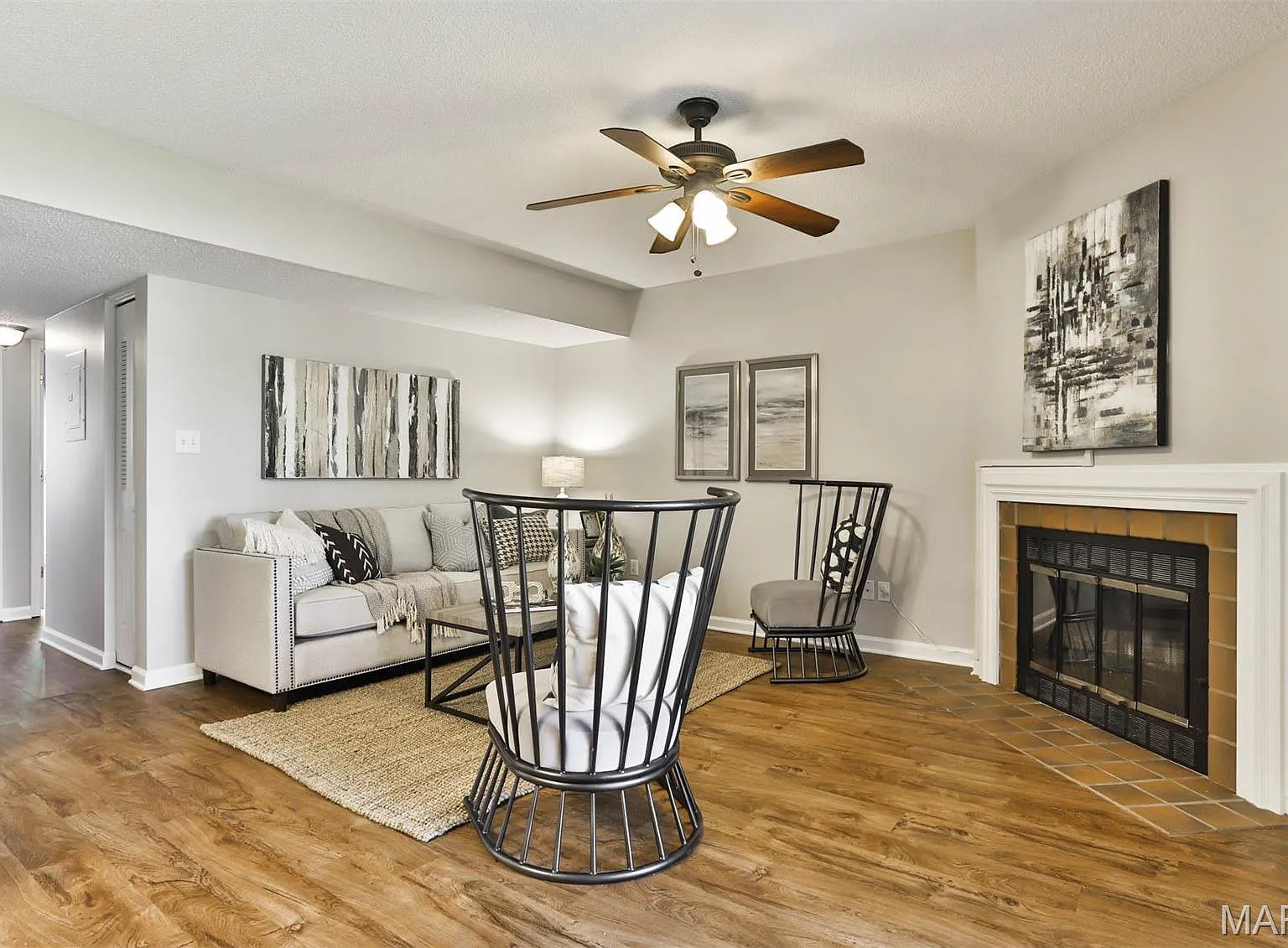 2 bed, 956 sqft, $1,695 — Photo 3