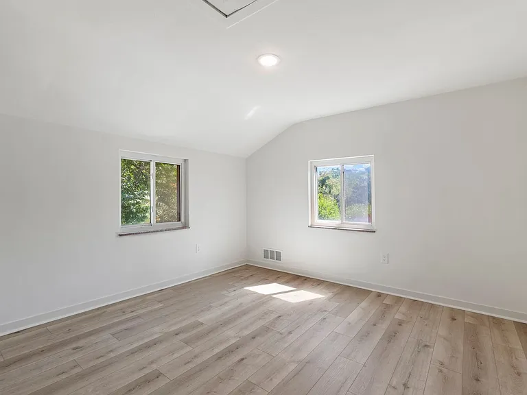 1900 Curranhill Ave — Photo 11