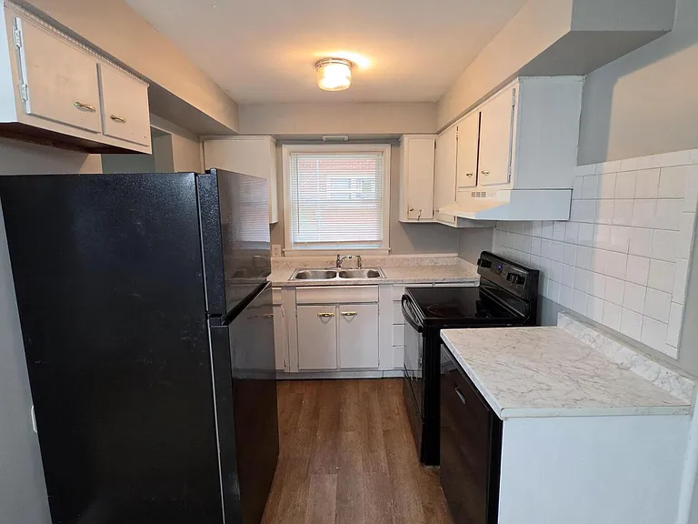 2024 Heather Way — Photo 2
