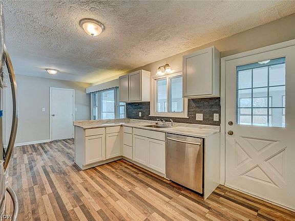 4th image of 25811 Water St
