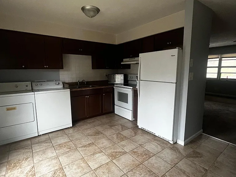 1806 Parkwood Ln #3 — Photo 7