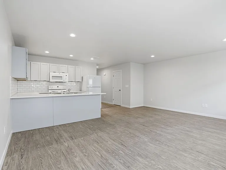Apple Valley Town Homes — Photo 36