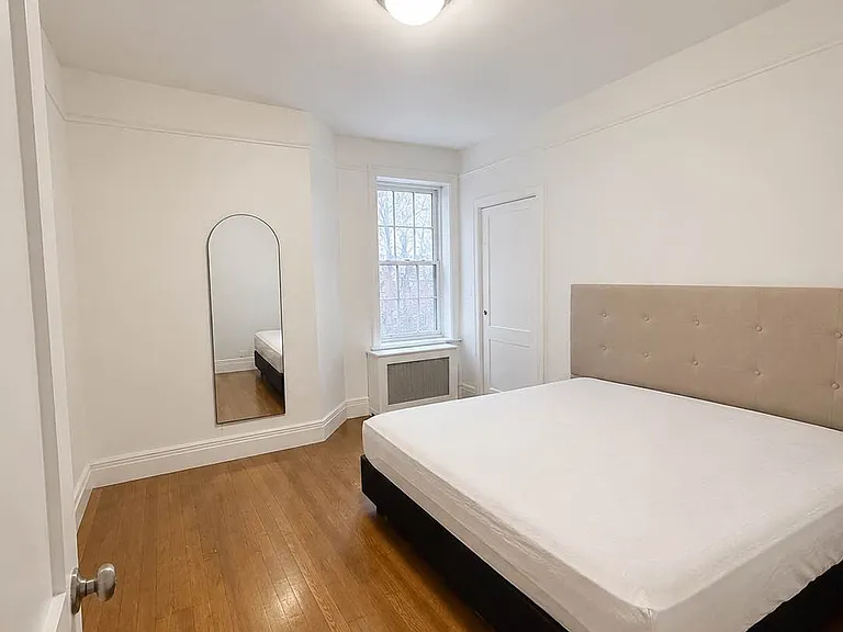 250 Riverside Dr #53 — Photo 8