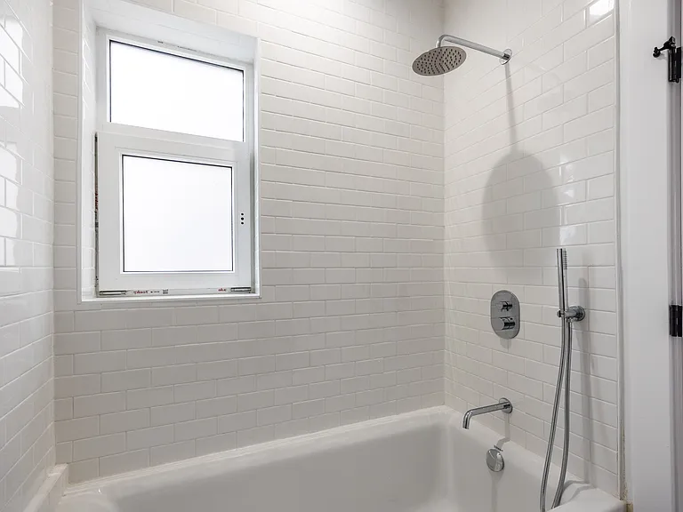 1016 N Hamlin Ave — Photo 9