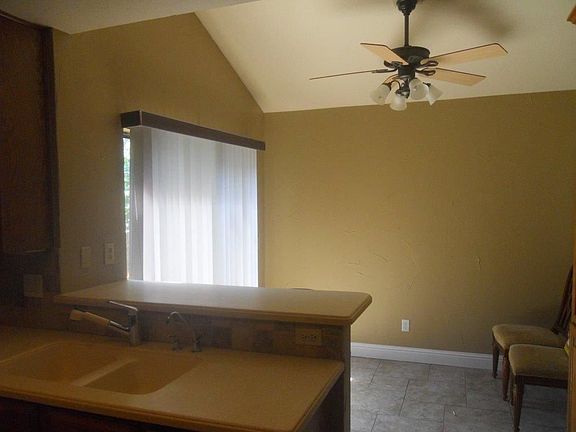5th image of 211 Oak Hill Dr