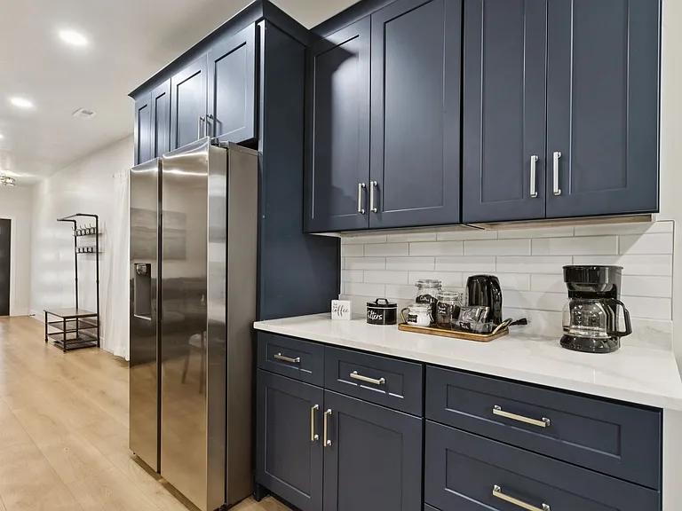 375 E 800 S — Photo 22