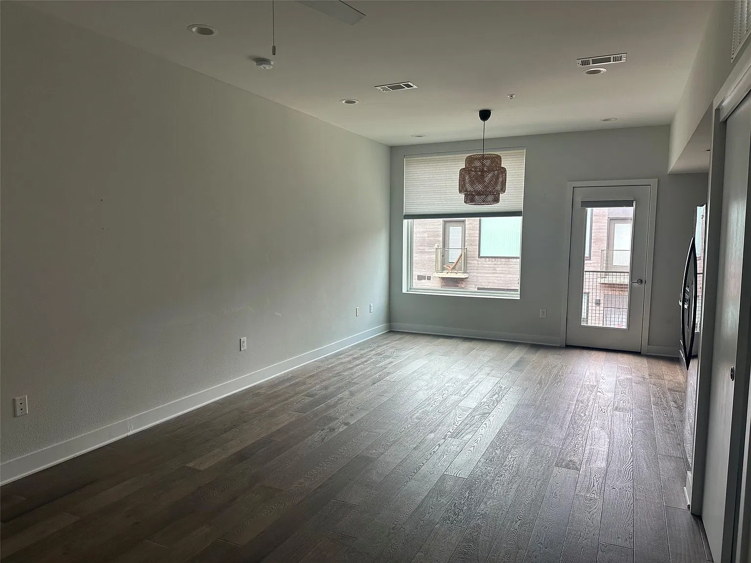 Studio, 1.0 bath, 512 sqft, $1,599 — Photo 3