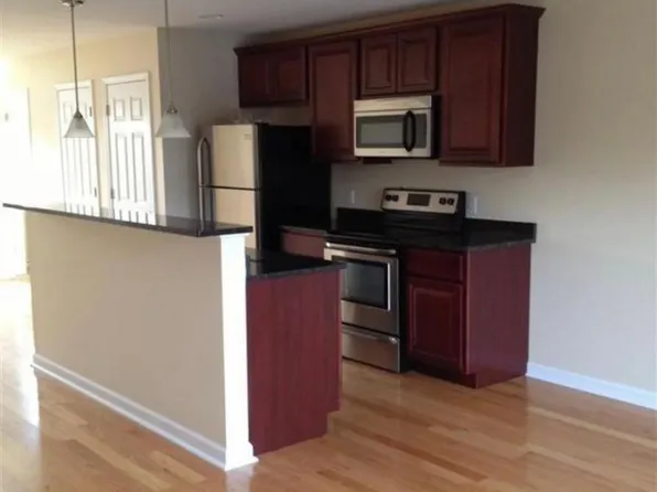 1015 Barrett St, Schenectady, NY 12305