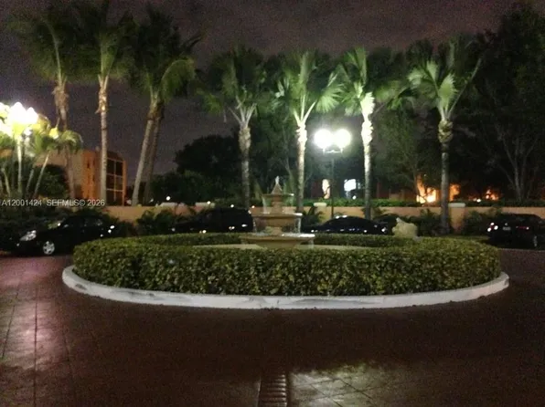 8245 Lake Dr APT 301, Doral, FL 33166