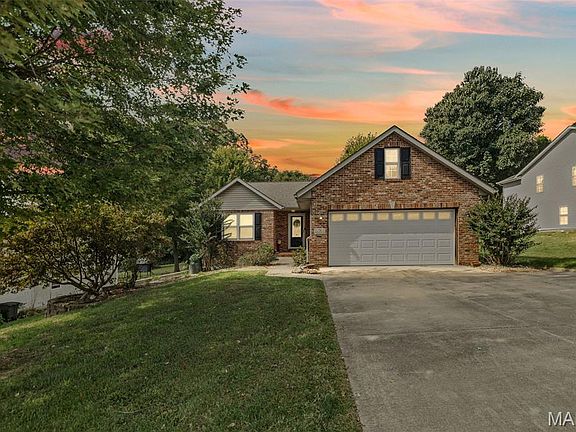 2nd image of 5 Brookwood Dr